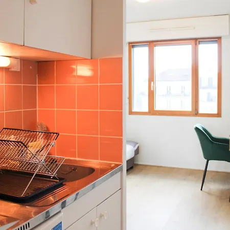 With Work Space At The Gates Of Paris Clichy