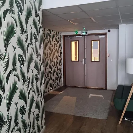 With Work Space At The Gates Of Paris Apartament